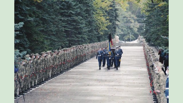 В Харькове простились с Виталием Вильховым, погибшим в результате падения самолета Ан-26 В Харькове простились с Виталием Вильховым, погибшим в результате падения самолета Ан-26