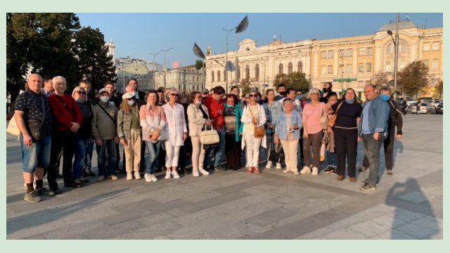 В Харькове провели экскурсию по городу для людей с нарушениями слуха В Харькове провели экскурсию по городу для людей с нарушениями слуха
