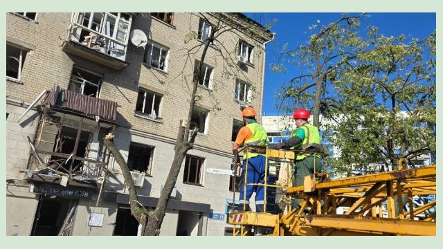 В Харькове устраняют последствия вчерашнего обстрела