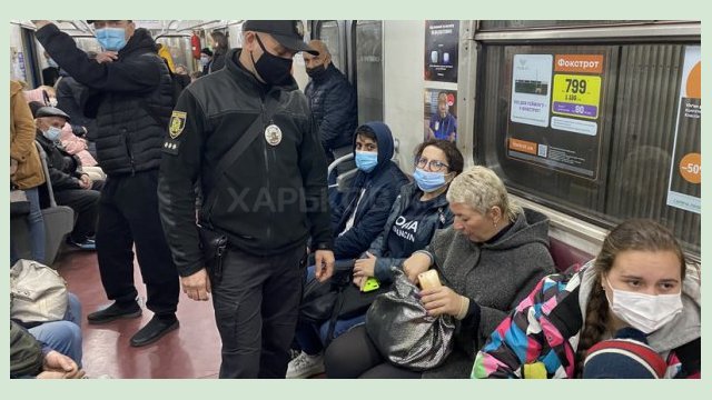 В харьковском метро проходят рейды по выявлению нарушителей масочного режима