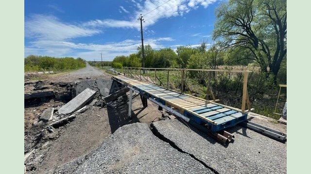 В Харьковской области возобновляют движение по дорогам, где были взорваны мосты В Харьковской области возобновляют движение по дорогам, где были взорваны мосты