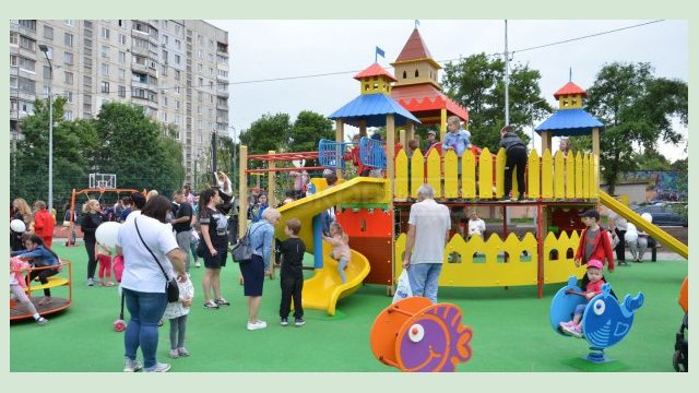 В Киевском районе открыли современную зону отдыха В Киевском районе открыли современную зону отдыха