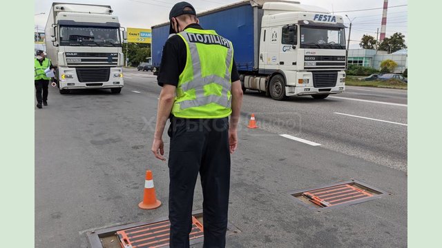 В области начал работать первый передвижной весовой комплекс, который будет проверять большегрузный транспорт В области начал работать первый передвижной весовой комплекс, который будет проверять большегрузный транспорт