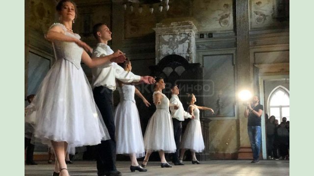 В Шаровке прошел фестиваль «Осенние краски Белого дворца» В Шаровке прошел фестиваль «Осенние краски Белого дворца»