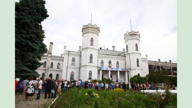 В Шаровском дворце сыграет оркестр Харьковской филармонии В Шаровском дворце сыграет оркестр Харьковской филармонии
