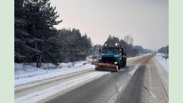 В течение суток на дорогах Харьковщины работали 200 дорожников и 133 единицы спецтехники