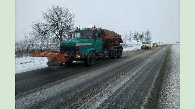 В течение суток на дорогах области работала 101 единица спецтехники