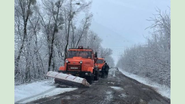 В течение суток работники облавтодора очистили 377 км дорог общего пользования