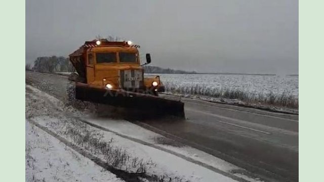 В течение суток в области очищено 379 км дорог общего пользования