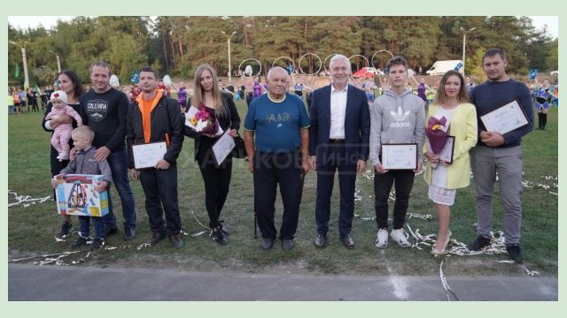 В Жихаре открыли современный школьный стадион