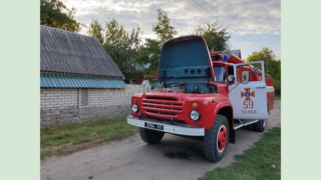 Валковские спасатели ликвидировали пожар на территории частного домовладения Валковские спасатели ликвидировали пожар на территории частного домовладения
