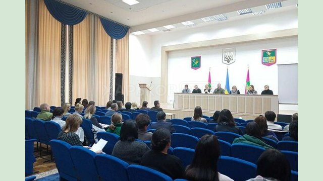 Ветерани, військовослужбовці та члени їхніх сімей отримують консультаційну допомогу Ветерани, військовослужбовці та члени їхніх сімей отримують консультаційну допомогу