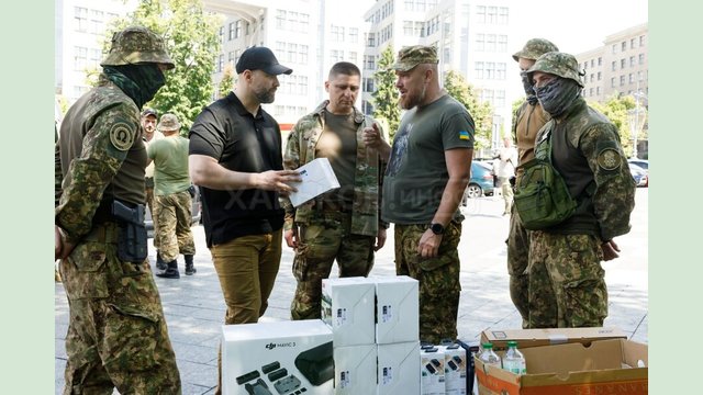 Військовослужбовцям Харківщини передали лазнево-пральний комплекс, легкові авто та «швидкі»