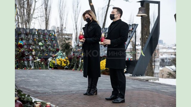 Владимир и Елена Зеленские почтили подвиг Героев Небесной Сотни Владимир и Елена Зеленские почтили подвиг Героев Небесной Сотни