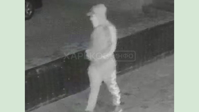 Внимание, полиция устанавливает личность мужчины, причастного к поджогу автомобиля в городе Лозовая! Внимание, полиция устанавливает личность мужчины, причастного к поджогу автомобиля в городе Лозовая!