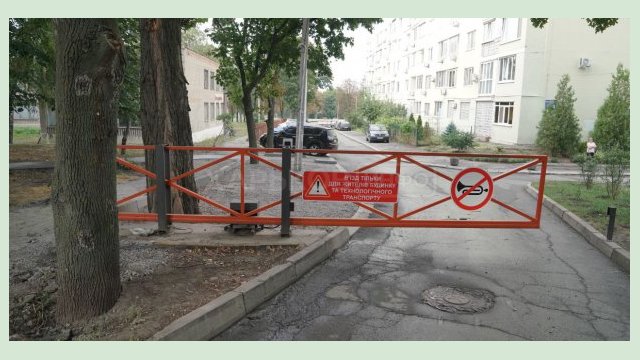 Во дворе на проспекте Юбилейном решат проблему с проездом транспорта