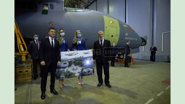 ВСУ получат на вооружение три новых украинских самолета Ан-178 ВСУ получат на вооружение три новых украинских самолета Ан-178