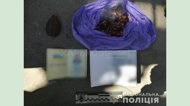 Взрывотехники проверили содержание подозрительной коробки, обнаруженной возле многоэтажки в Харькове Взрывотехники проверили содержание подозрительной коробки, обнаруженной возле многоэтажки в Харькове