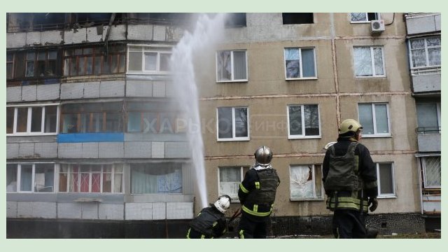 За сутки харьковские спасатели потушили 28 пожаров, вызванных вражескими обстрелами За сутки харьковские спасатели потушили 28 пожаров, вызванных вражескими обстрелами