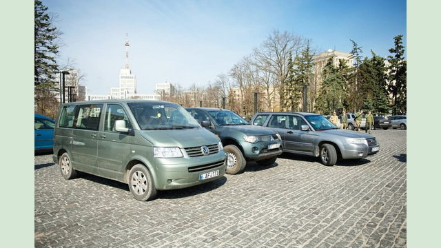 Захисникам Харківщини та ДСНС передали понад 20 автомобілів