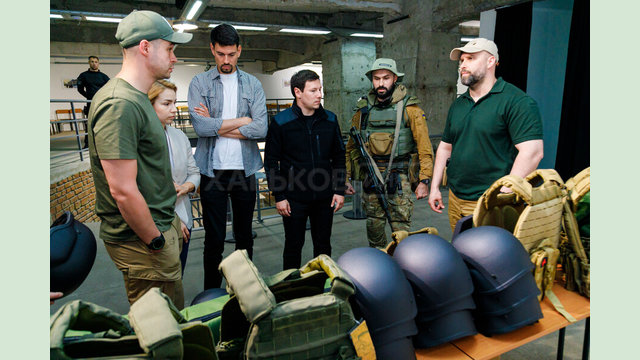 Защитники 92-й отдельной механизированной бригады имени кошевого атамана Ивана Сирко получили партию бронежилетов и касок Защитники 92-й отдельной механизированной бригады имени кошевого атамана Ивана Сирко получили партию бронежилетов и касок