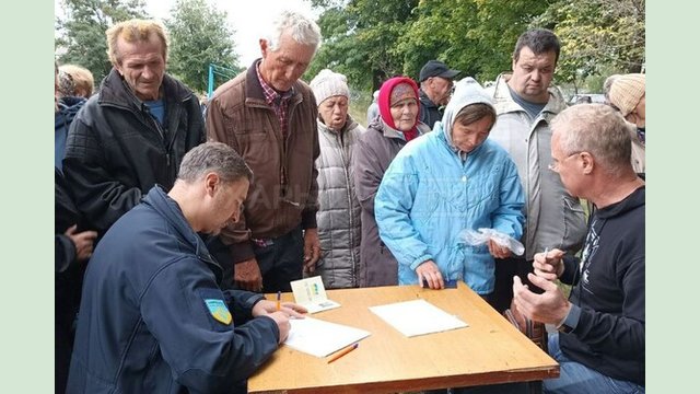 Жители деоккупированных территорий начали получать пенсии в передвижных отделениях "Укрпочты" Жители деоккупированных территорий начали получать пенсии в передвижных отделениях "Укрпочты"