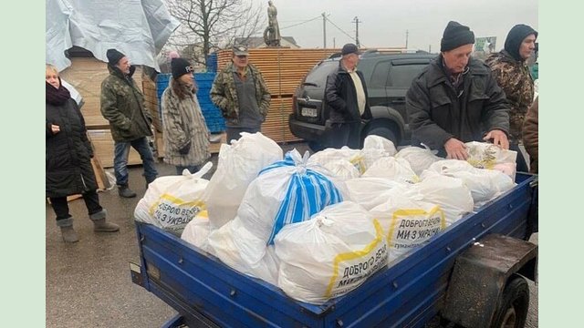 Жителям Харківщини з початку грудня передали 200 тонн продуктів і понад 30 тисяч гуманітарних наборів Жителям Харківщини з початку грудня передали 200 тонн продуктів і понад 30 тисяч гуманітарних наборів