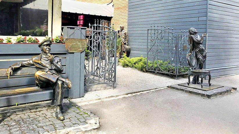 Памятники героям «12 стульев» Памятники героям «12 стульев»