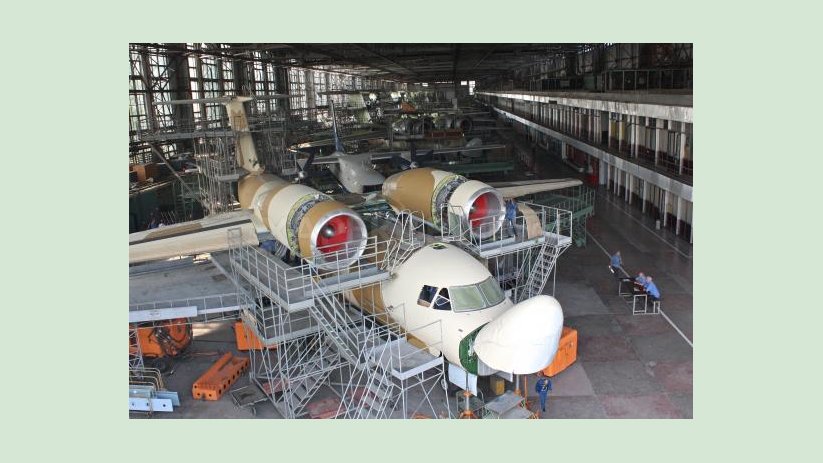 Благодаря передаче в лизинг двух самолетов Ан-140 на «ХАЗе» выплатят часть долгов по заработной плате Благодаря передаче в лизинг двух самолетов Ан-140 на «ХАЗе» выплатят часть долгов по заработной плате
