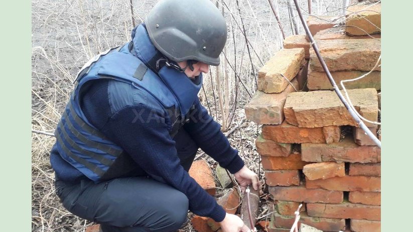 Дергачевский район: пиротехники ДСНС обезвредили устаревший артснаряд, обнаруженный на частном дворе Дергачевский район: пиротехники ДСНС обезвредили устаревший артснаряд, обнаруженный на частном дворе