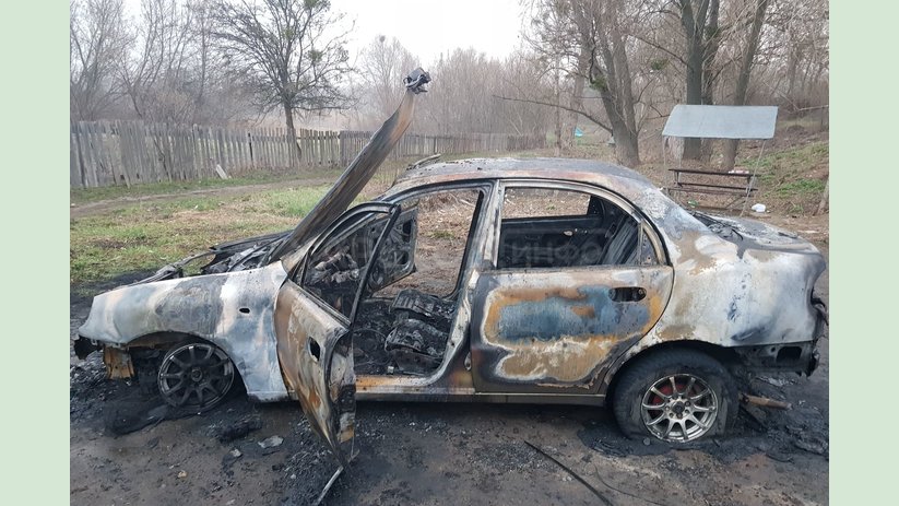 Дергачевский район: пожарные потушили пожар в автомобиле Дергачевский район: пожарные потушили пожар в автомобиле