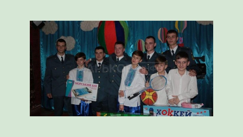 Детей из городского реабилитационного центра поздравили с наступающими праздниками Детей из городского реабилитационного центра поздравили с наступающими праздниками
