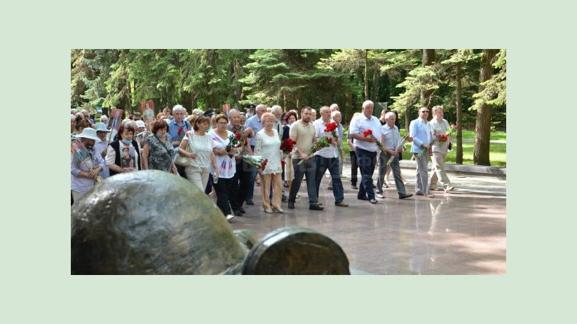 Харьковчане почтили память жертв войны Харьковчане почтили память жертв войны