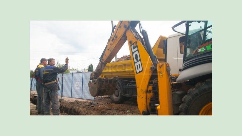 «Харьковводоканал» перекладывает сети в Орском переулке «Харьковводоканал» перекладывает сети в Орском переулке
