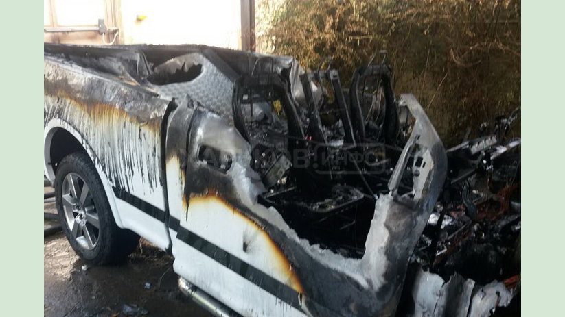 Индустриальный район: пожарные ликвидировали пожар в автомобиле во дворе частного домовладения Индустриальный район: пожарные ликвидировали пожар в автомобиле во дворе частного домовладения