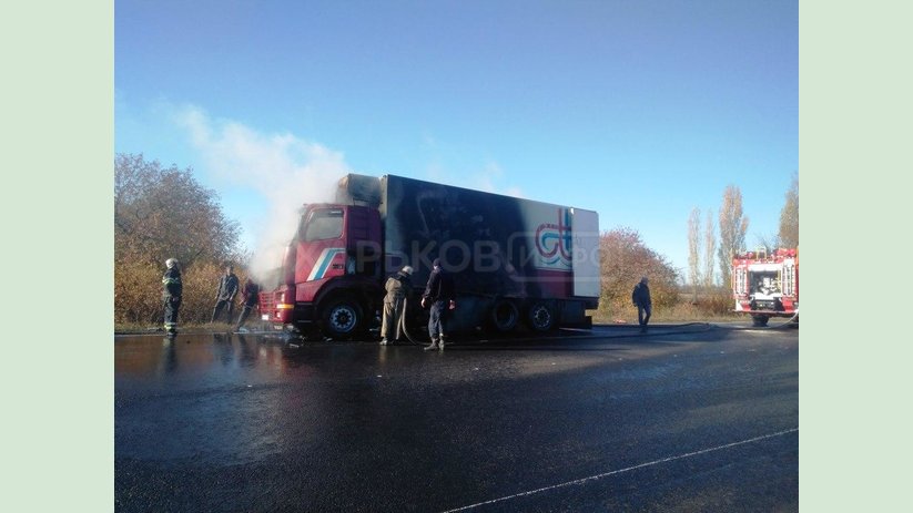 Изюмские спасатели спасли грузовой автомобиль и его груз Изюмские спасатели спасли грузовой автомобиль и его груз