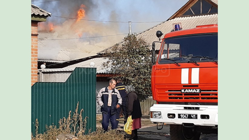 Изюмский район: в результате пожара сгорело 4 автомобиля и мотоцикл Изюмский район: в результате пожара сгорело 4 автомобиля и мотоцикл