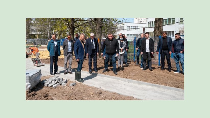 Локацию для отдыха на улице Ахсарова откроют ко Дню защиты детей Локацию для отдыха на улице Ахсарова откроют ко Дню защиты детей