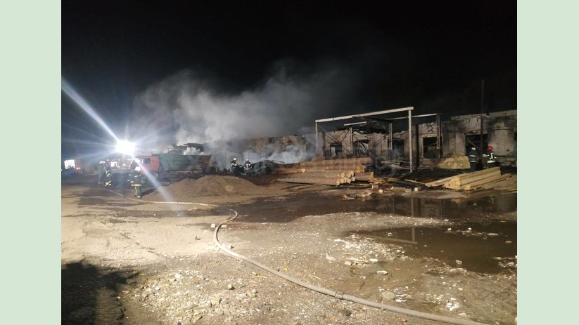 м. Харьков: пожарные локализовали пожар в деревообрабатывающем цехе м. Харьков: пожарные локализовали пожар в деревообрабатывающем цехе