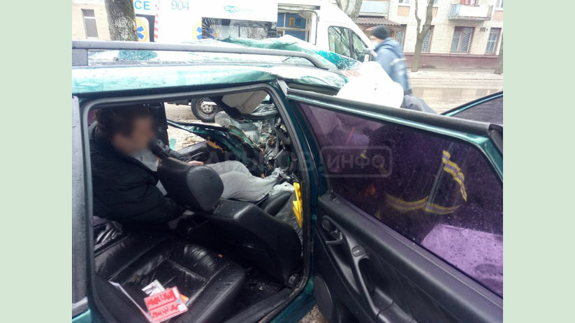 м. Харьков: спасатели оказали помощь пострадавшему при ДТП м. Харьков: спасатели оказали помощь пострадавшему при ДТП