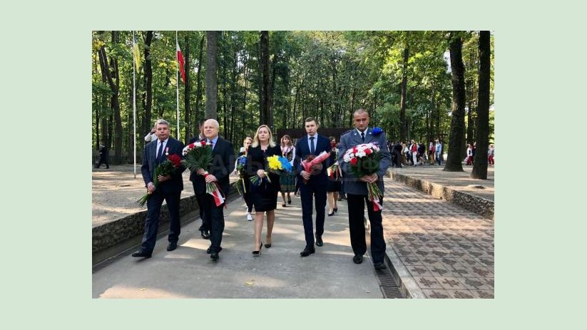 На Харьковщине почтили память жертв тоталитаризма На Харьковщине почтили память жертв тоталитаризма