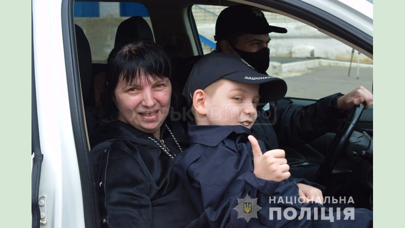 На Харьковщине полицейские осуществили мечту больного мальчика На Харьковщине полицейские осуществили мечту больного мальчика