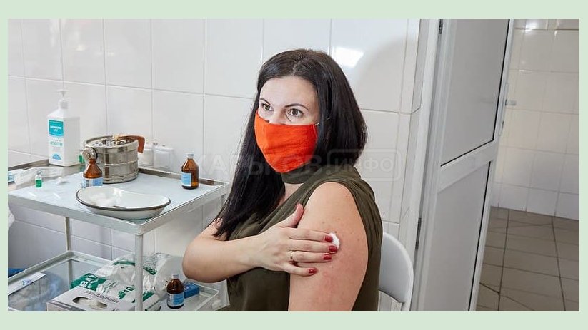 На Харьковщине продолжают вакцинировать медиков и общественных деятелей На Харьковщине продолжают вакцинировать медиков и общественных деятелей