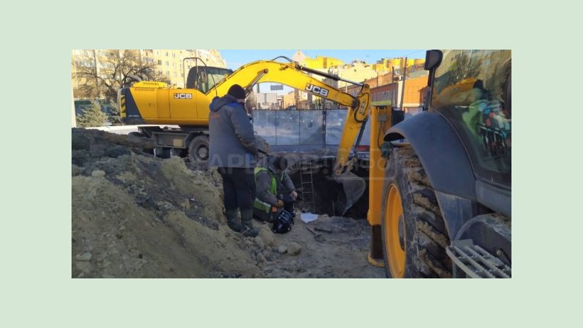 На Московском проспекте ликвидируют повреждение на трубопроводе На Московском проспекте ликвидируют повреждение на трубопроводе