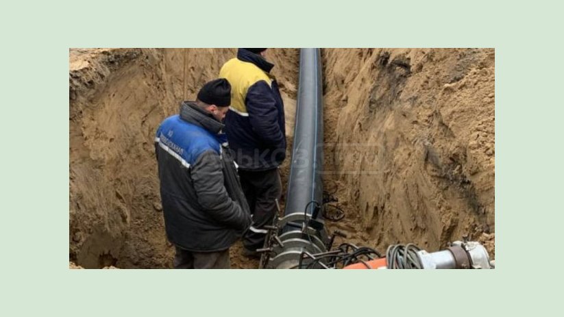 На улице Раднянской перекладывают сети холодного водоснабжения На улице Раднянской перекладывают сети холодного водоснабжения