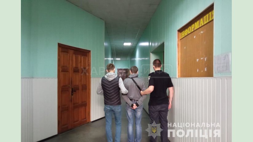 Полицейские Харькова задержали мужчину за совершение двух разбойных нападений Полицейские Харькова задержали мужчину за совершение двух разбойных нападений