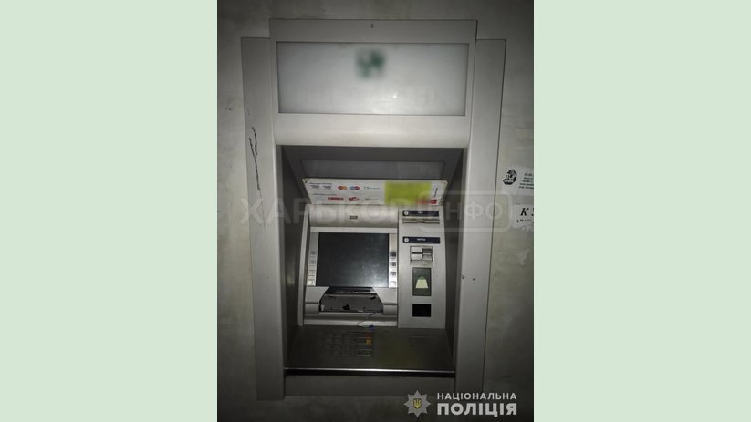 Полицейские устанавливают личности злоумышленников, которые взорвали банкомат в Харьковской области Полицейские устанавливают личности злоумышленников, которые взорвали банкомат в Харьковской области