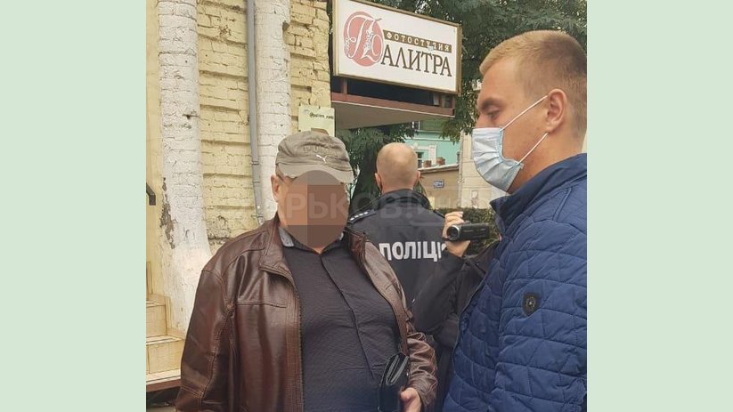 Полиция Харькова задержала жителя Харьковщины, который обманом завладел 10 тысячами долларов Полиция Харькова задержала жителя Харьковщины, который обманом завладел 10 тысячами долларов