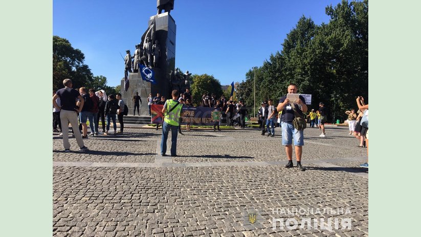 Полиция обеспечила правопорядок во время массовых мероприятий в Харькове Полиция обеспечила правопорядок во время массовых мероприятий в Харькове