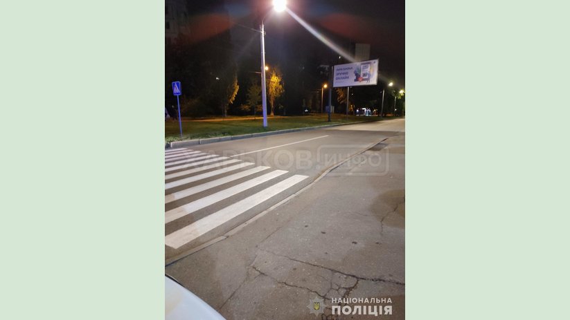 Полиция разыскивает водителя машины, который сбил женщину на пешеходном переходе Полиция разыскивает водителя машины, который сбил женщину на пешеходном переходе